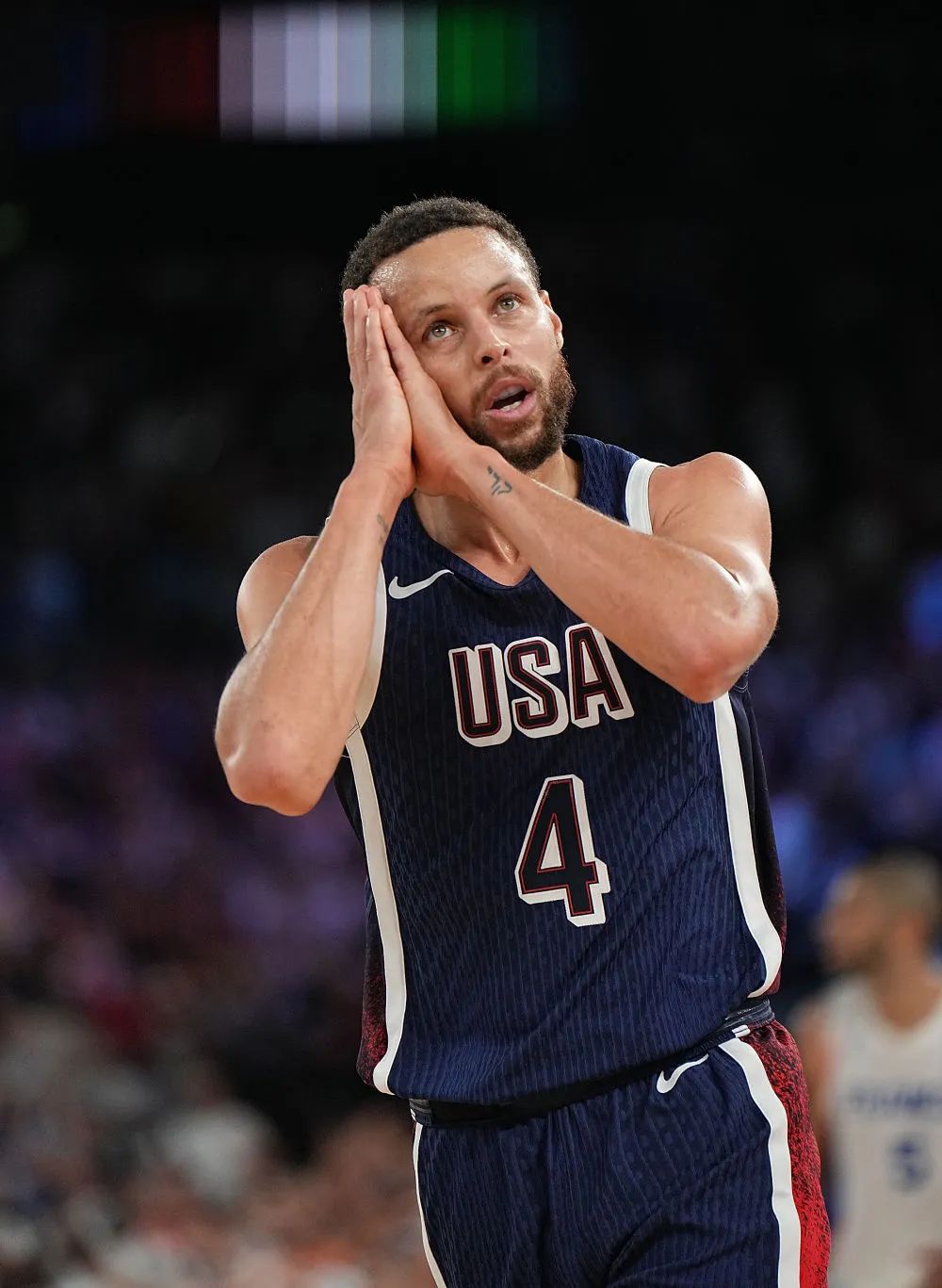 在中场连接